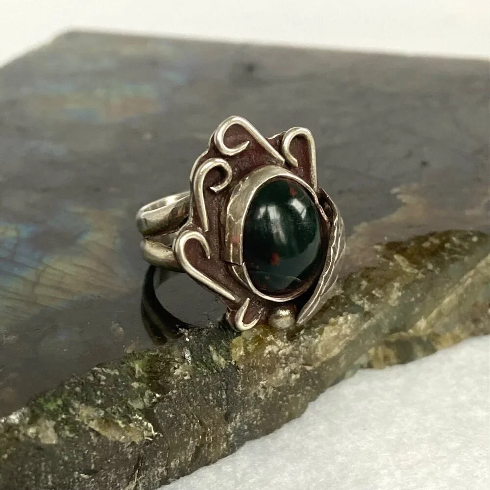 VTG Sterling Silver 925 Southwest Style Oval Deep Green Bloodstone Ring Sz 4.5